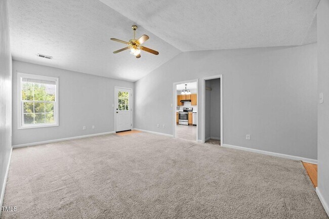 Building Photo - 450 Main St