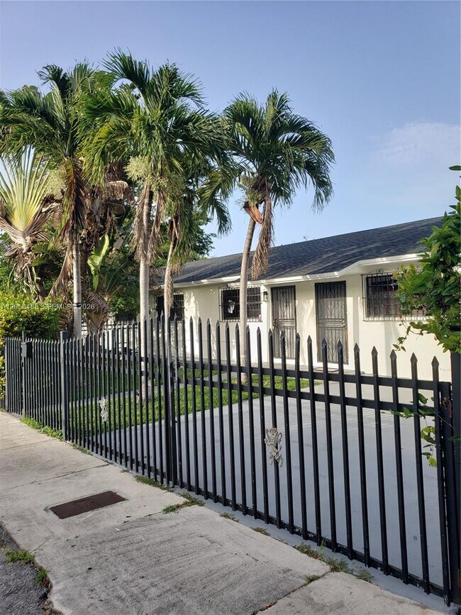 Building Photo - 2998 NW 30th St
