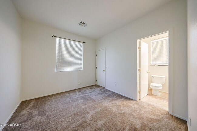 Building Photo - 4112 E Barwick Dr