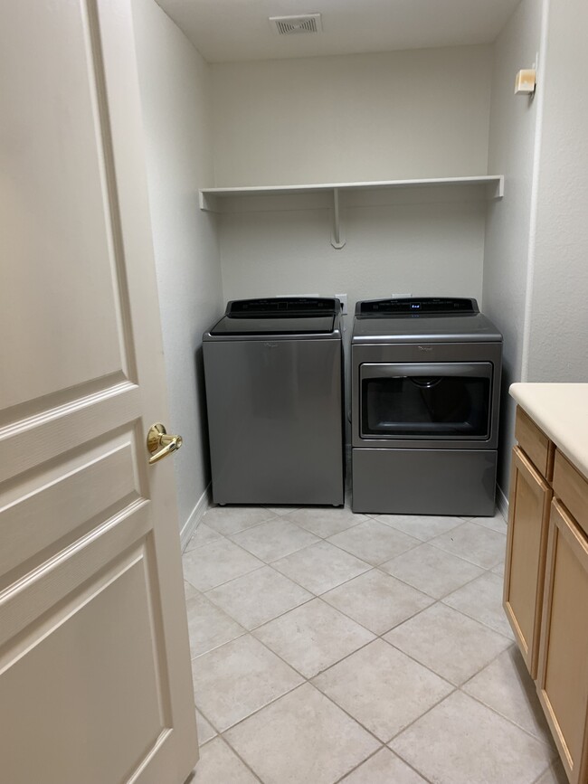 Laundry room Washer Dryer - 15221 N Clubgate Dr