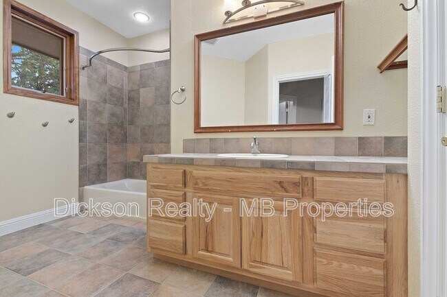 Building Photo - 711 Aspen Trail