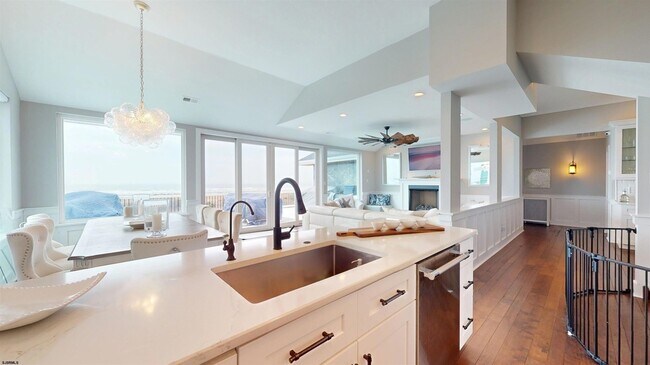 Building Photo - 404 21st St S