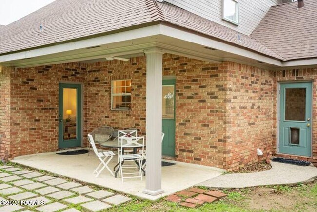 Building Photo - 204 Student Ln