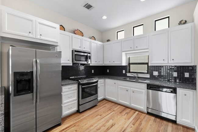 Building Photo - 2710 Hullsmith Dr