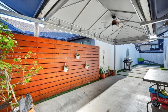 Building Photo - 7016 SW 103rd Pl