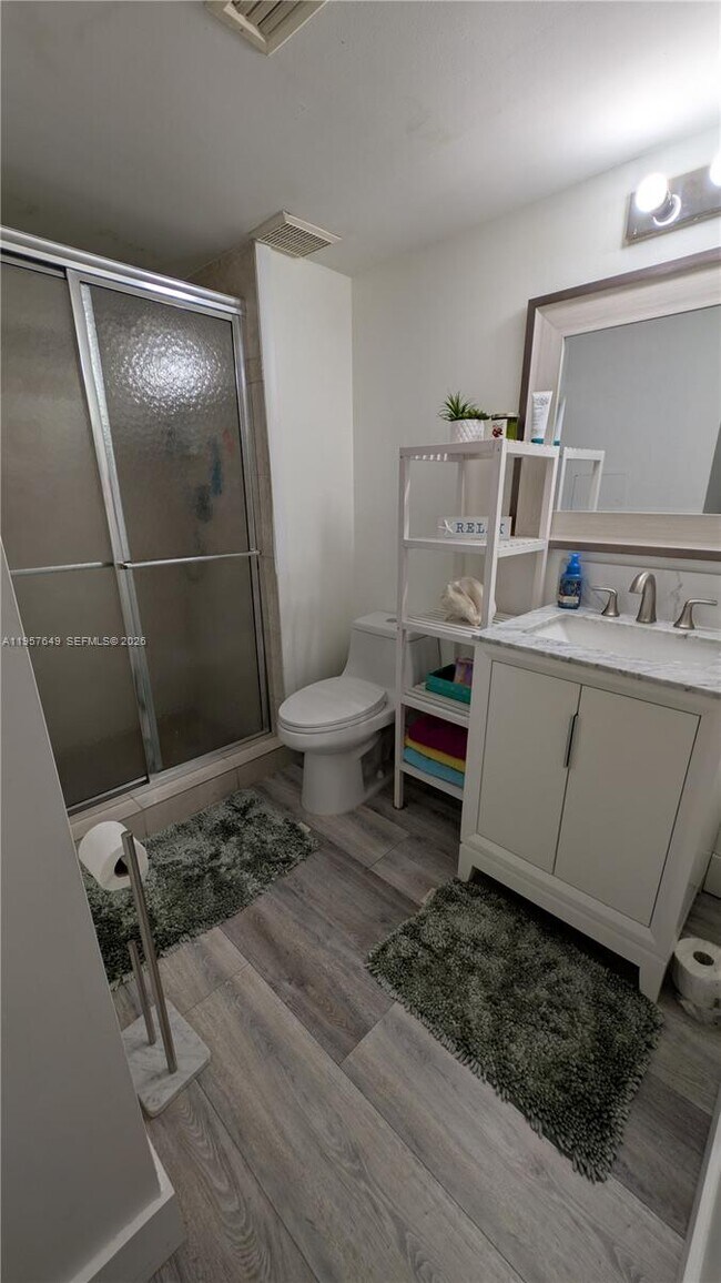 Building Photo - 369 Lakeview Dr