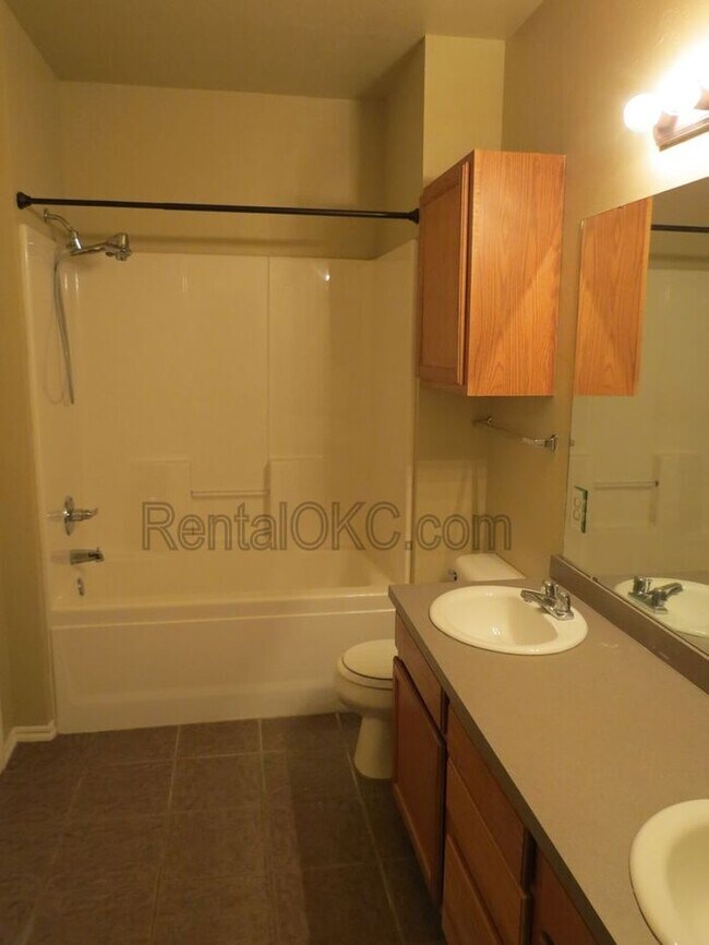 Building Photo - Great Liberty Trails 3 bed corner lot