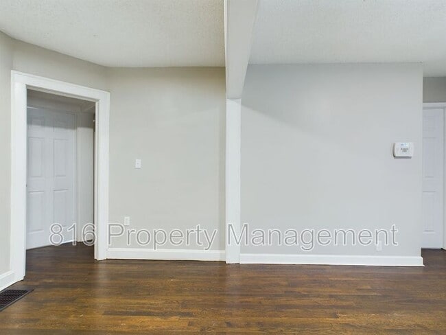 Building Photo - 3032 Elmwood Ave