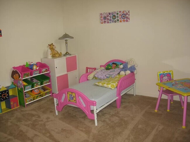 2nd bedroom - 800 N 8th St