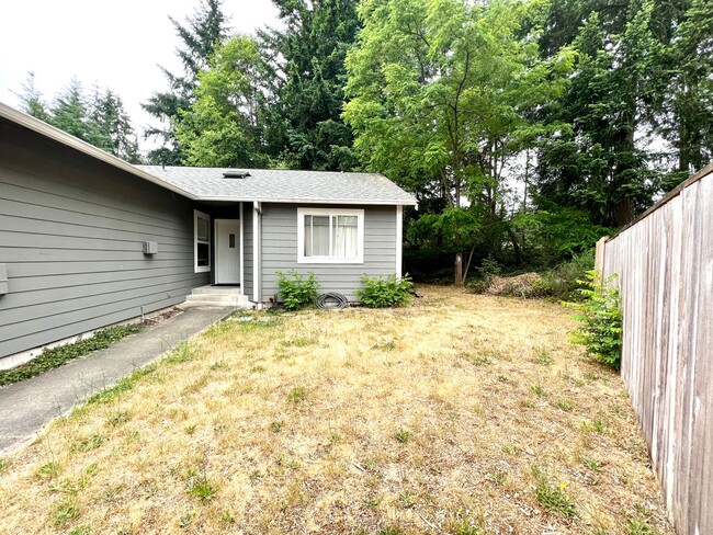 Building Photo - Remodeled 3-Bedroom Duplex Home in North G...