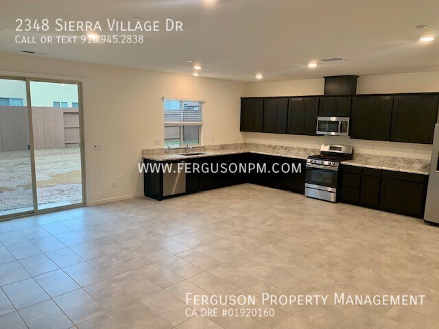 Building Photo - Pet Friendly Solar Home in West Roseville