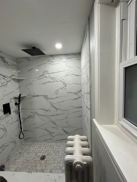 Building Photo - 13 Gladstone St