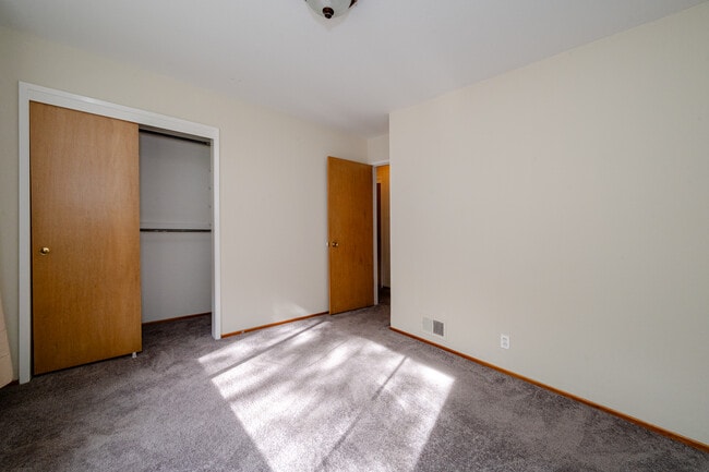 Building Photo - 1170 Tuolumne Ct