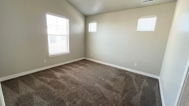 Building Photo - 3 Bed/2 Bathroom home in Herriman