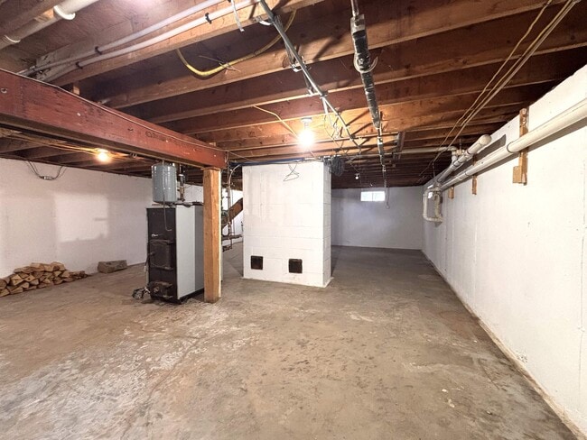 Building Photo - 28 Hidden Ln