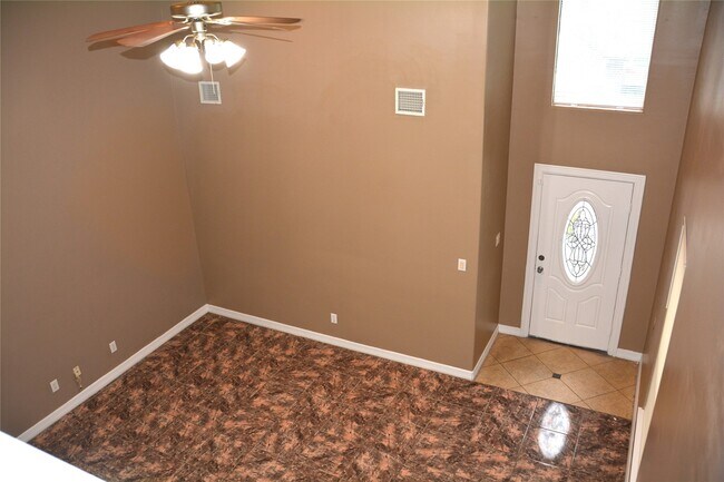 Building Photo - 10916 Panther Ct