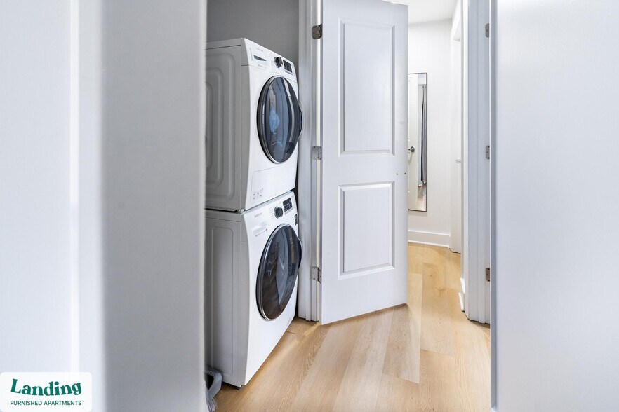 Building Photo - 933 McGee St