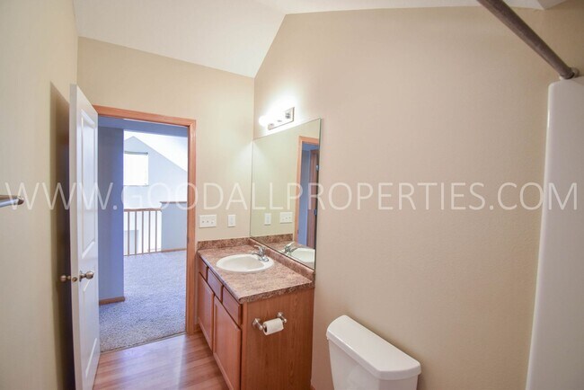 Building Photo - 1.5 Story 3-Bedroom Townhome with First-Fl...