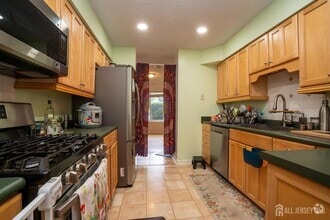Building Photo - 16 Thoreau Dr