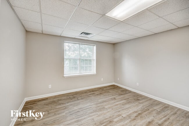 Building Photo - 412 Forest Hills Pl