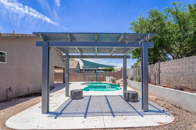 Building Photo - Your Goodyear Retreat Awaits – Updated 4BR...