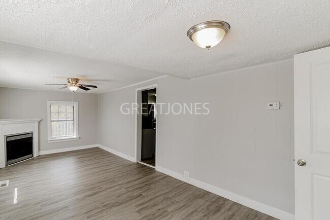 Building Photo - 310 Brown Pl