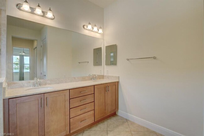 Building Photo - 12762 Fairington Way