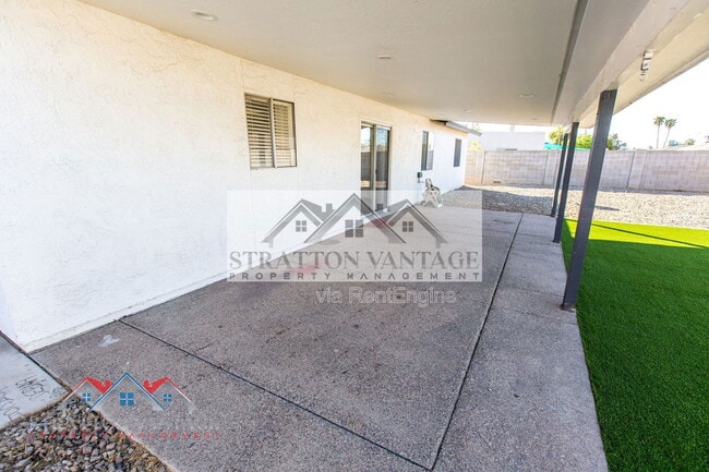 Building Photo - 2526 E Juanita Ave