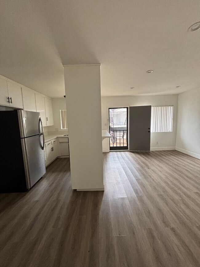 Building Photo - Upgraded 1 Bedroom In Torrance with Parkin...
