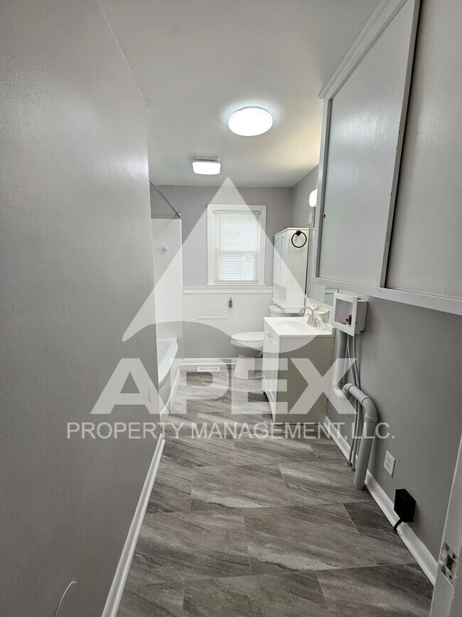 Building Photo - Craftsman Style 2 Bd 1 Ba Single Family Home w/Bonus rm & Garage in North Knox!