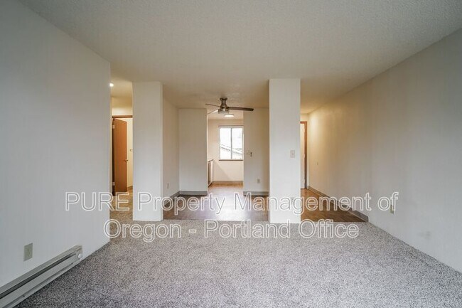 Building Photo - 14134 NE Sandy Blvd