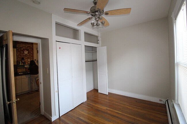 Building Photo - 204 River St