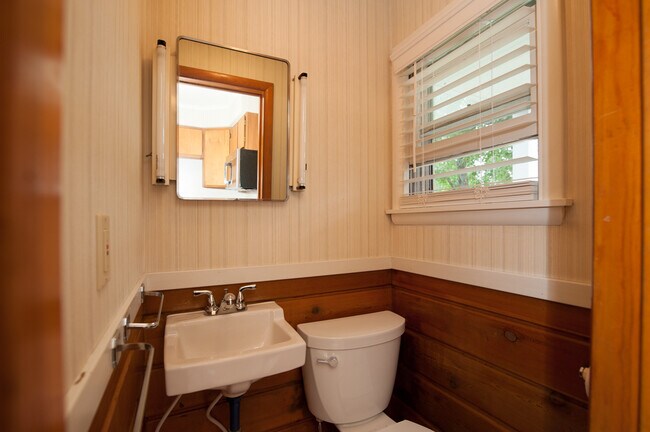 Building Photo - 219 S Gull Lake Dr