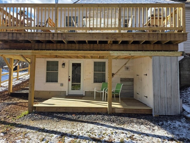 Building Photo - 529 Valley Rd