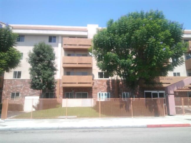 Building Photo - 14129 Adoree St