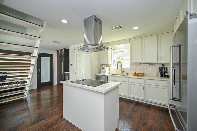Building Photo - 4627 Turf Valley Dr