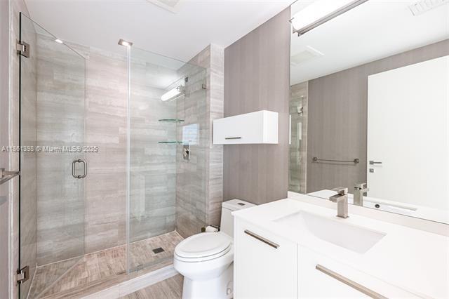 Building Photo - 1300 Brickell Bay Dr