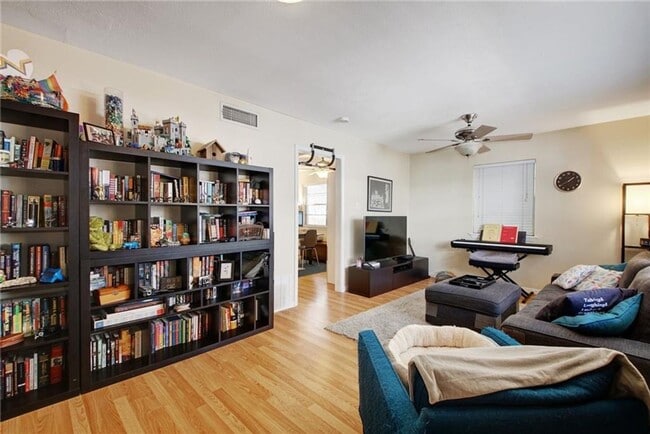 Primary Photo - Large 1 bedroom in Hyde Park! Reserved par...