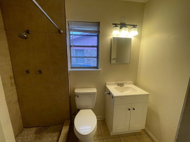 Building Photo - Spacious Inside & Out