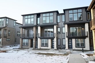 Building Photo - 2261 Buttercup Ln