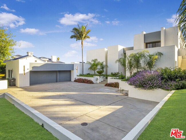 Building Photo - 30020 Morning View Dr