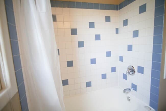 Building Photo - In the Heart of NW-Mid-Century 2Bdr Lives Like a Little House!