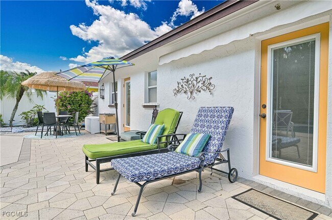 Building Photo - 572 105th Ave N