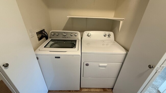 Building Photo - Spunky 3 bedroom 2.5 bath condo near JBER ...