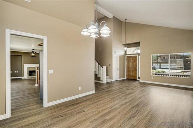 Building Photo - Beautifully Remodeled Home with outdoor Kitchen and Spa!