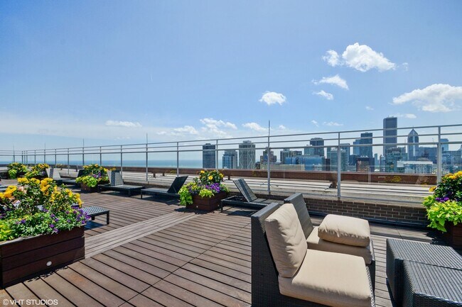 Building Photo - 260 E Chestnut St