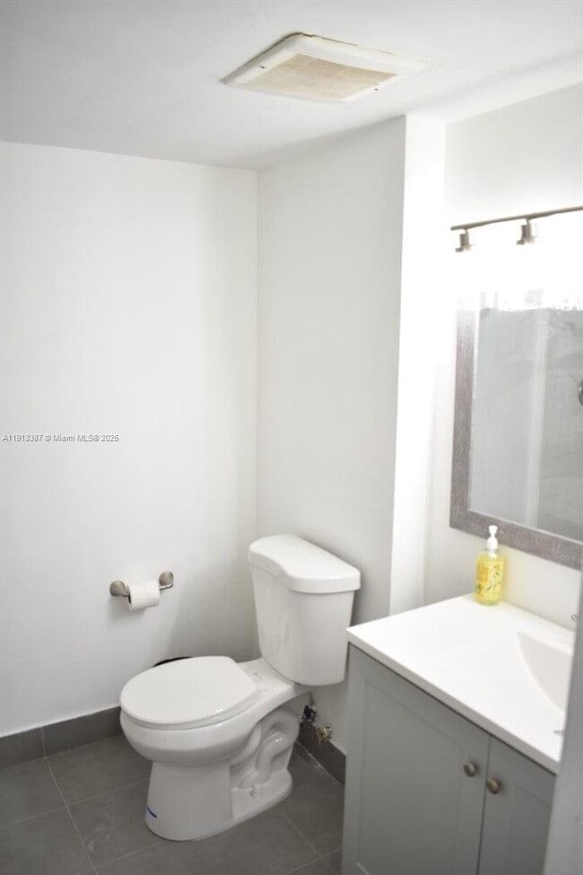 Building Photo - 16465 NE 22nd Ave