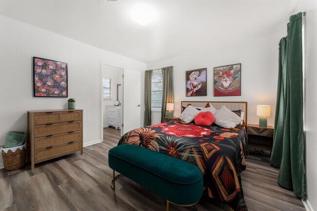 Building Photo - 7105 Lilac Ln