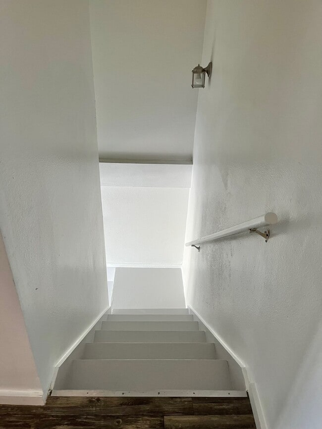 Building Photo - Pheasant Glen Town House #12
