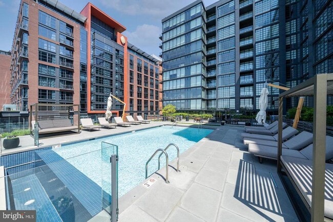 Building Photo - 45 Sutton Square SW